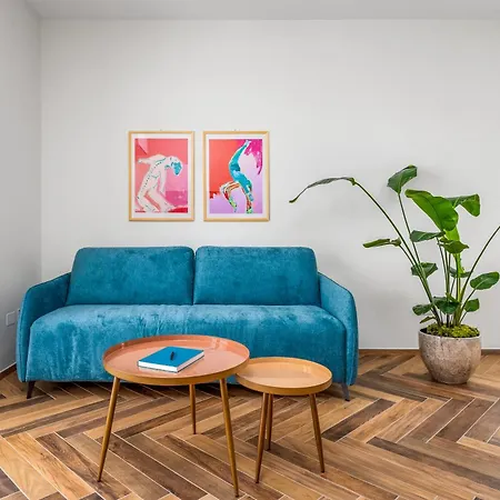 De Vivo Realty - Futura Funky 公寓